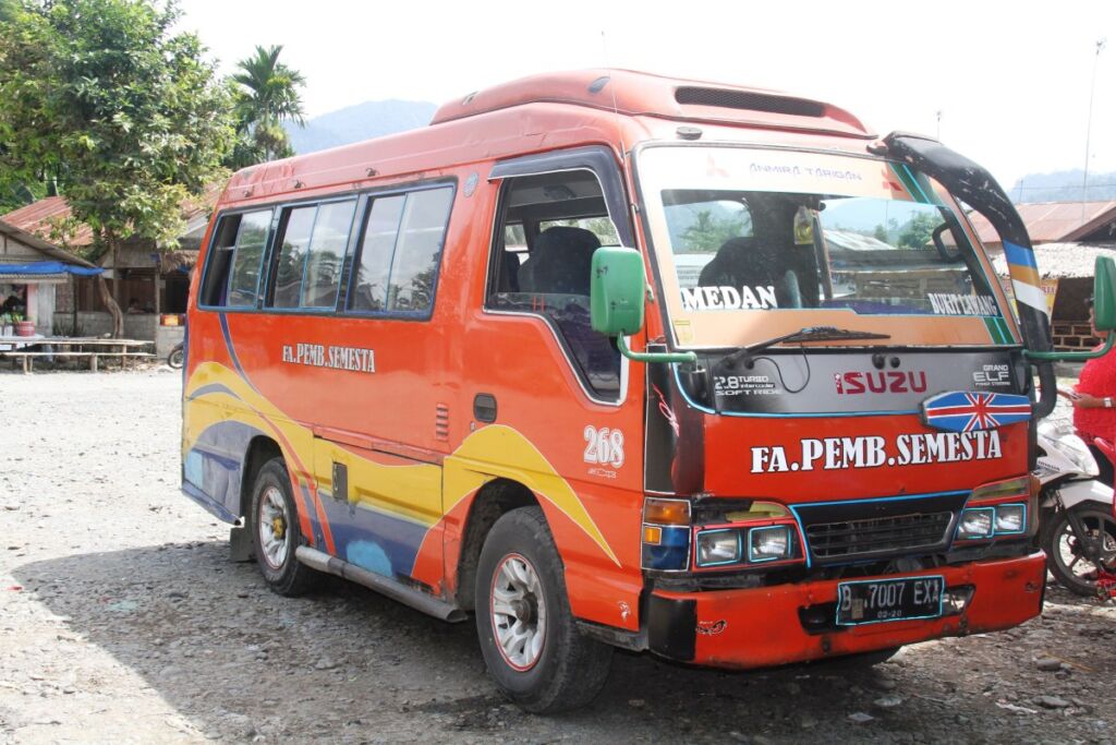 Pemb Semesta Bus From Medan City to Bukit Lawang