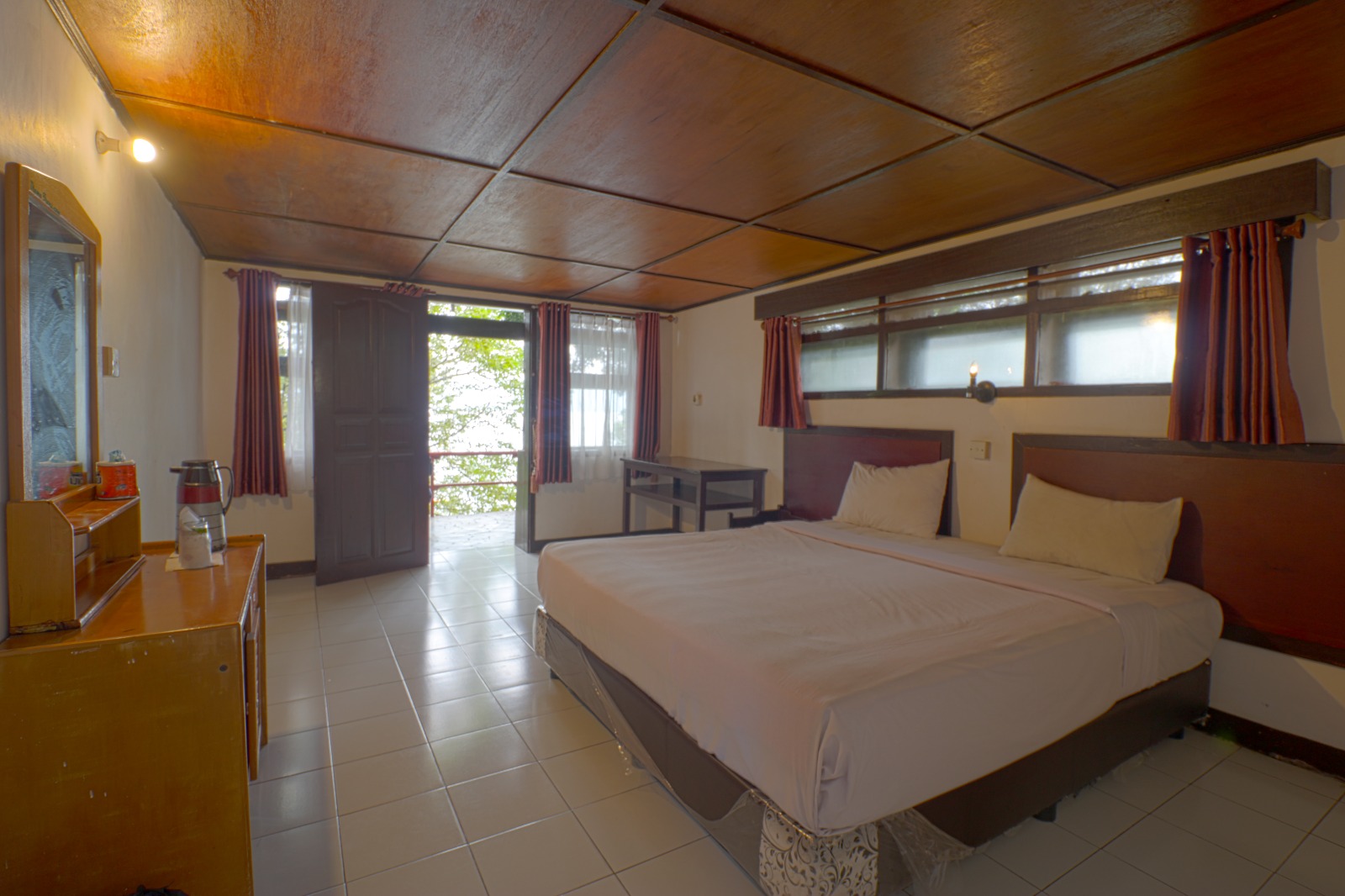 Carolina Cottage Economy room hill view