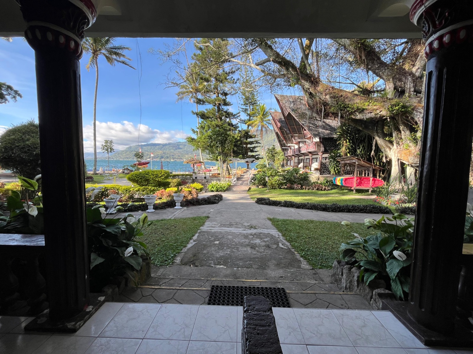 Carolina cottage samosir deluxe room