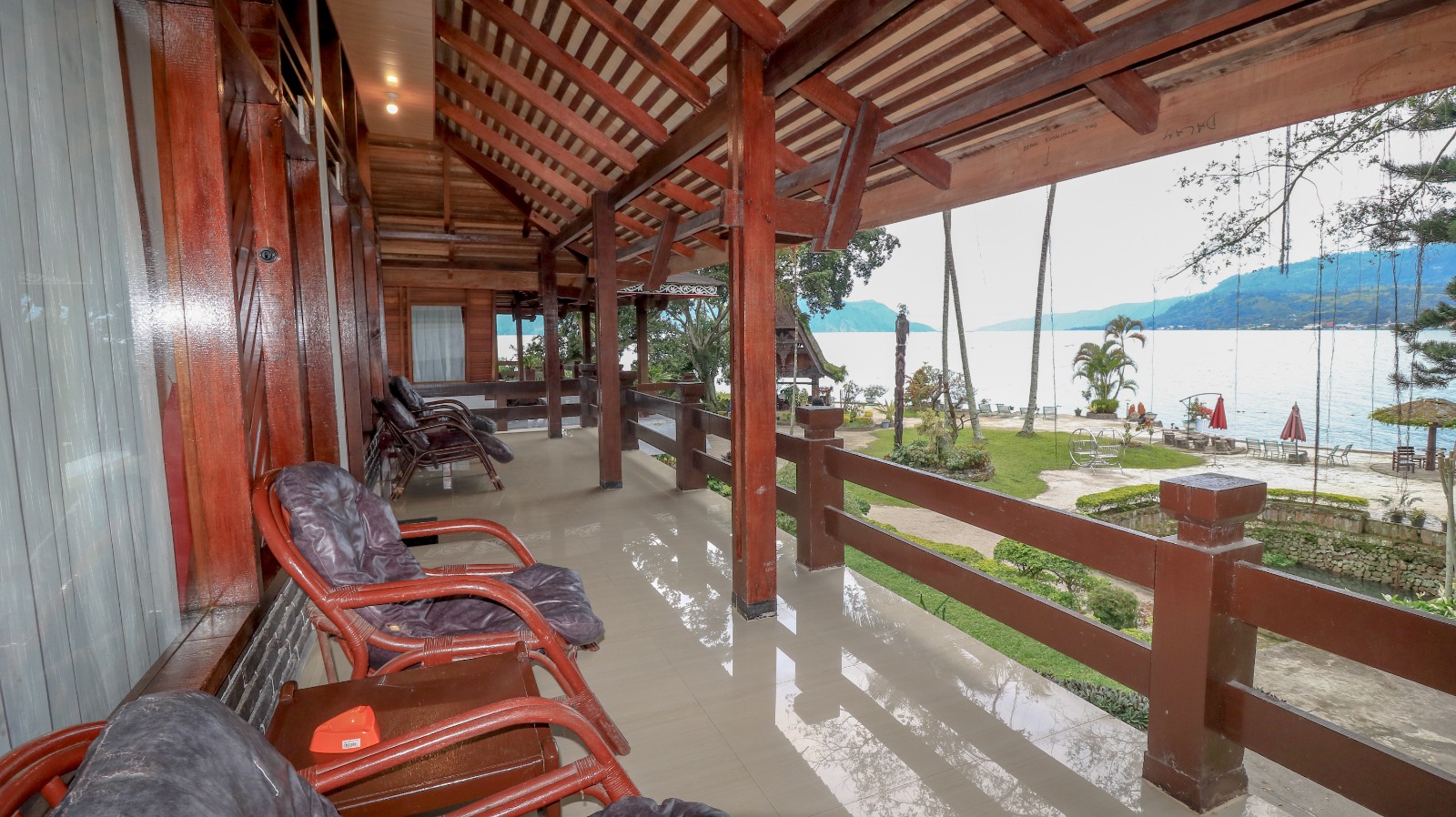 Carolina cottage samosir deluxe room