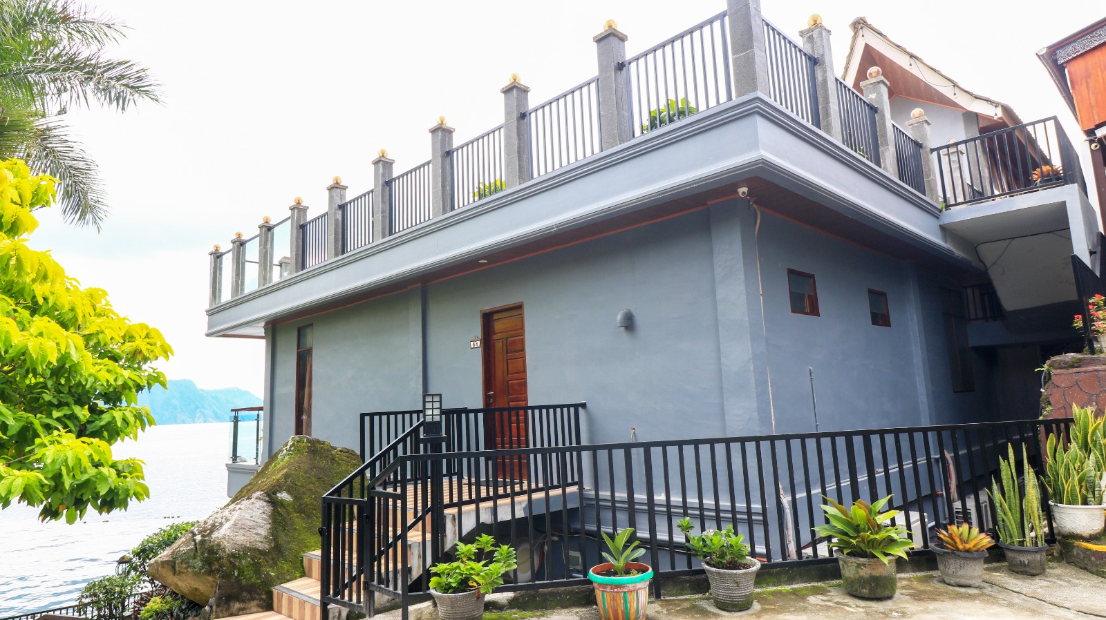 Junior Suit Carolina Hotel Parapat